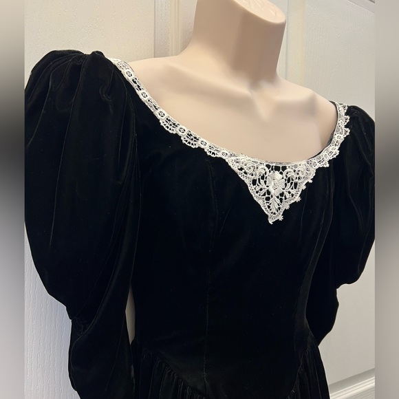 Gunne Sax Velvet dress small - Picture 2 of 5